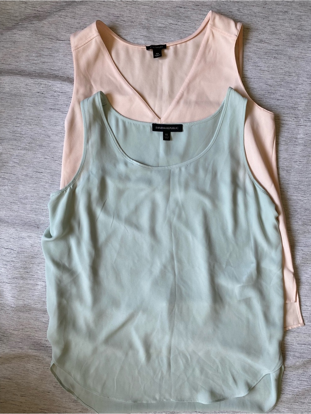 Women's XS Blouse Bundle Banana Republic & Ann Taylor EUC - Picture 2 of 14